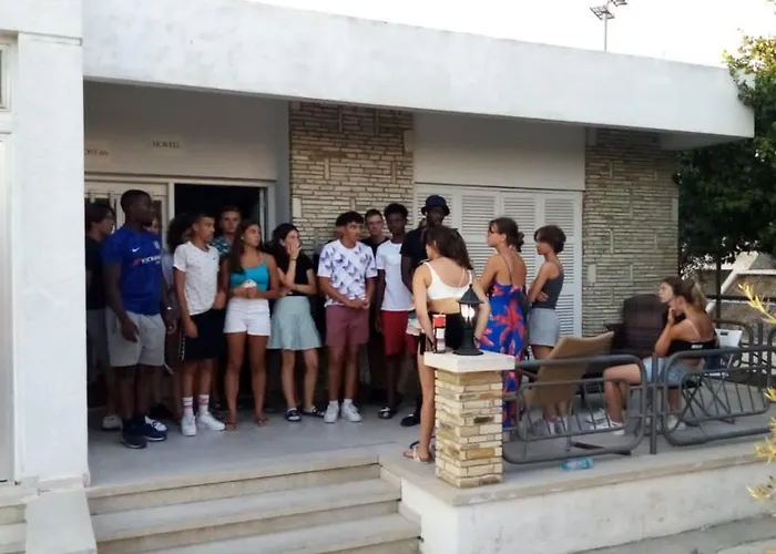 Costas Hostel Action 2